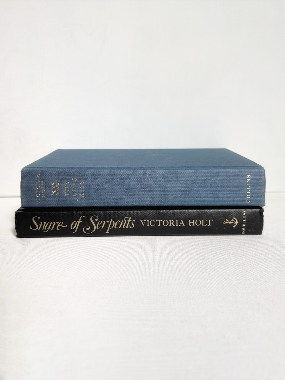 Vintage Victoria Holt Hardcover Books The Judas Kiss Snare of Serpents Bundle